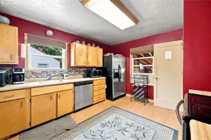 1102 NE 106th Ave, Portland, OR 97220 - Photo 11
