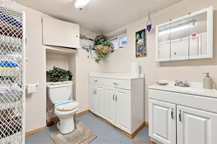 1102 NE 106th Ave, Portland, OR 97220 - Photo 21