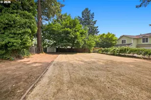 1102 NE 106th Ave, Portland, OR 97220 - Photo 31