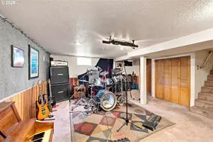 1102 NE 106th Ave, Portland, OR 97220 - Photo 19