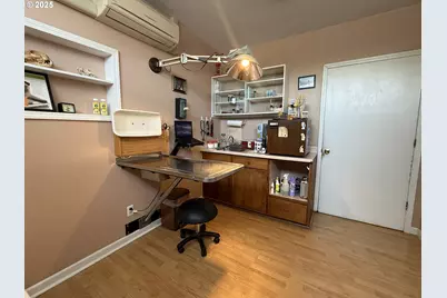 204 NE 1st St, Oakland, OR 97462 - Photo 31