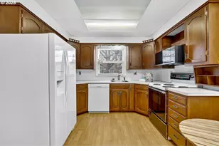 7067 N University Ave, Portland, OR 97203 - Photo 17