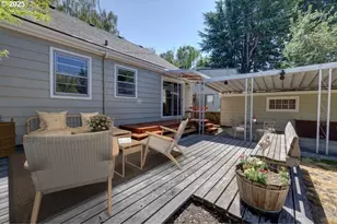 7067 N University Ave, Portland, OR 97203 - Photo 39