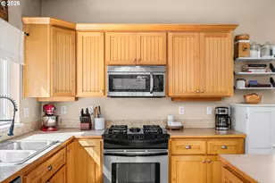 277 S 67th Ct, Springfield, OR 97478 - Photo 11