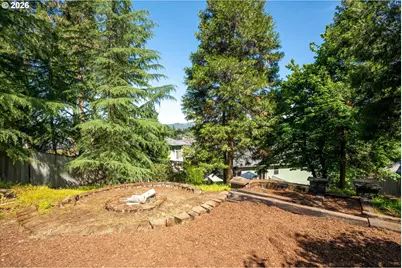 277 S 67th Ct, Springfield, OR 97478 - Photo 35
