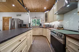20736 Hwy 42, Myrtle Point, OR 97458 - Photo 19
