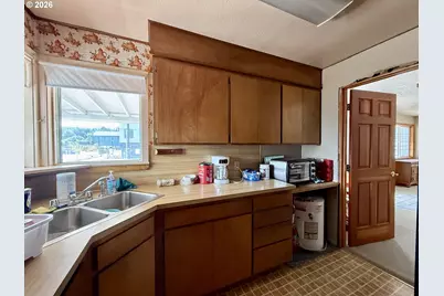 2091 Broadway Ave, North Bend, OR 97459 - Photo 13