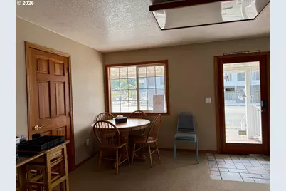 2091 Broadway Ave, North Bend, OR 97459 - Photo 17