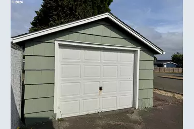 2091 Broadway Ave, North Bend, OR 97459 - Photo 7
