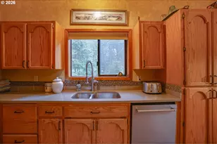 69881 E Alpine North Ct, Rhododendron, OR 97049 - Photo 9