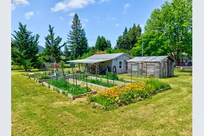 12589 Old Highway 99, Myrtle Creek, OR 97457 - Photo 37