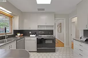 329 SE 50th Ave, Portland, OR 97215 - Photo 17