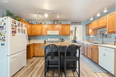 187 Hackett Ln, Riddle, OR 97469 - Photo 7