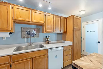 187 Hackett Ln, Riddle, OR 97469 - Photo 9