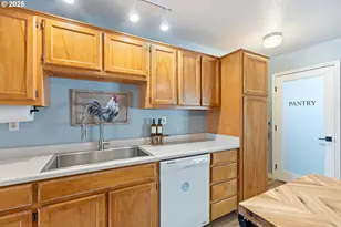 187 Hackett Ln, Riddle, OR 97469 - Photo 9