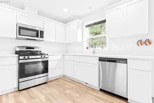 1463 SE Honeysuckle Loop, Warrenton, OR 97146 - Photo 11