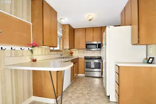 579 NE Fleming Ave, Gresham, OR 97030 - Photo 9