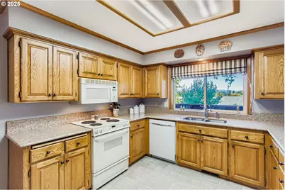 3004 NE 157th Ave, Portland, OR 97230 - Photo 9