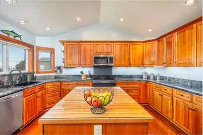 1055 NW Estate Dr, Seal Rock, OR 97376 - Photo 7