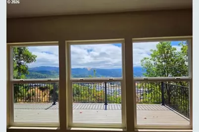 399 Serena Way, Roseburg, OR 97471 - Photo 7