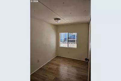 21100 NE Sandy Blvd #32, Fairview, OR 97024 - Photo 9