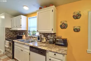 20140 NE Sandy Blvd, Fairview, OR 97024 - Photo 15