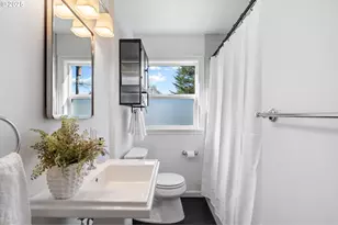 6021 SW 45th Ave, Portland, OR 97221 - Photo 9