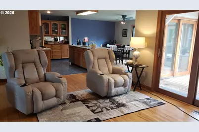 1026 SE 213th Ave, Gresham, OR 97030 - Photo 5