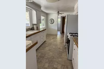 116 Horn Ln, Eugene, OR 97404 - Photo 9