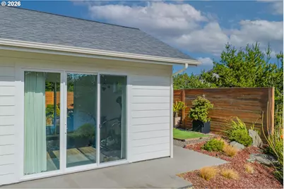 88060 Lake Point Dr, Florence, OR 97439 - Photo 9