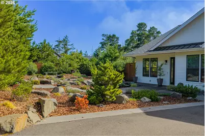 88060 Lake Point Dr, Florence, OR 97439 - Photo 3