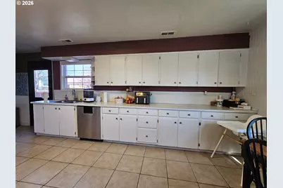 711 SE 8th St, Pendleton, OR 97801 - Photo 13