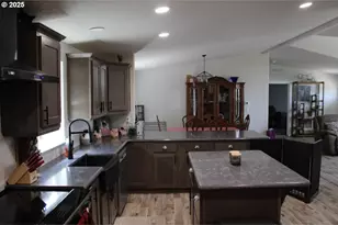 526 SE 15th St, Pendleton, OR 97801 - Photo 7