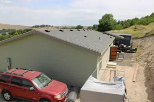 526 SE 15th St, Pendleton, OR 97801 - Photo 3