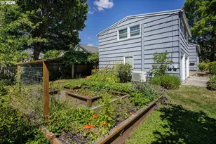 2490 Emerald St, Eugene, OR 97403 - Photo 27