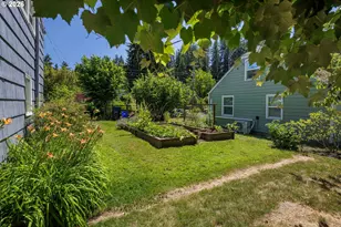 2490 Emerald St, Eugene, OR 97403 - Photo 29