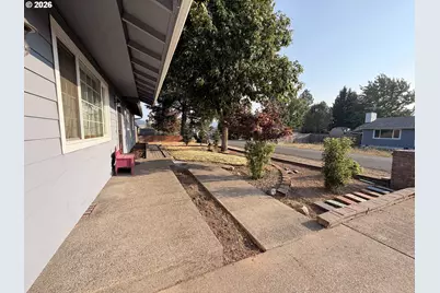 226 Johnson St, Sutherlin, OR 97479 - Photo 3