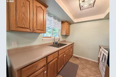 226 Johnson St, Sutherlin, OR 97479 - Photo 5