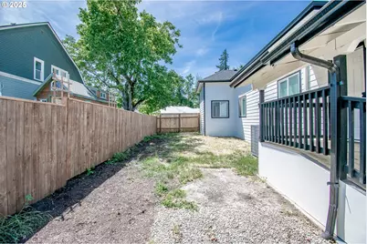 278 Cherry Ct, Cottage Grove, OR 97424 - Photo 33