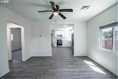 278 Cherry Ct, Cottage Grove, OR 97424 - Photo 11