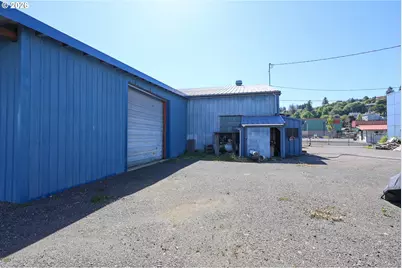390 N Front St, Coos Bay, OR 97420 - Photo 35