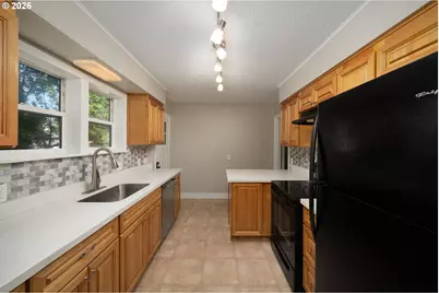 2010 NE 78th Ave, Portland, OR 97213 - Photo 9