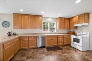 10124 Wiseacre Ln, Aurora, OR 97002 - Photo 17