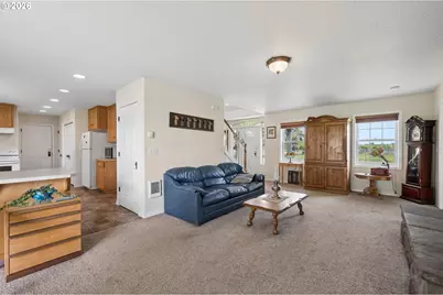 10124 Wiseacre Ln, Aurora, OR 97002 - Photo 15