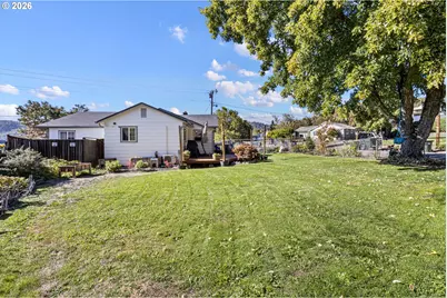 663 NE Knoll Ave, Roseburg, OR 97470 - Photo 5