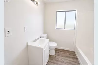 932 SW Swift Ave, Mill City, OR 97360 - Photo 9