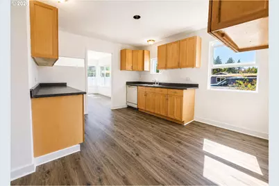 932 SW Swift Ave, Mill City, OR 97360 - Photo 9