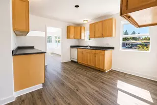 932 SW Swift Ave, Mill City, OR 97360 - Photo 9