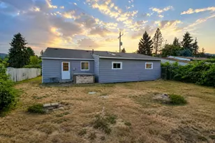 932 SW Swift Ave, Mill City, OR 97360 - Photo 3
