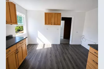 932 SW Swift Ave, Mill City, OR 97360 - Photo 7